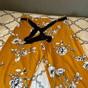 Flowered pants, size L/20, wide leg, size zipper